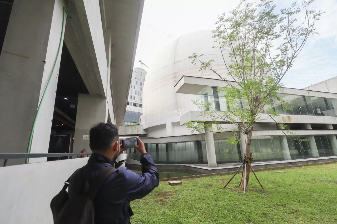 Mengintip Planetarium...