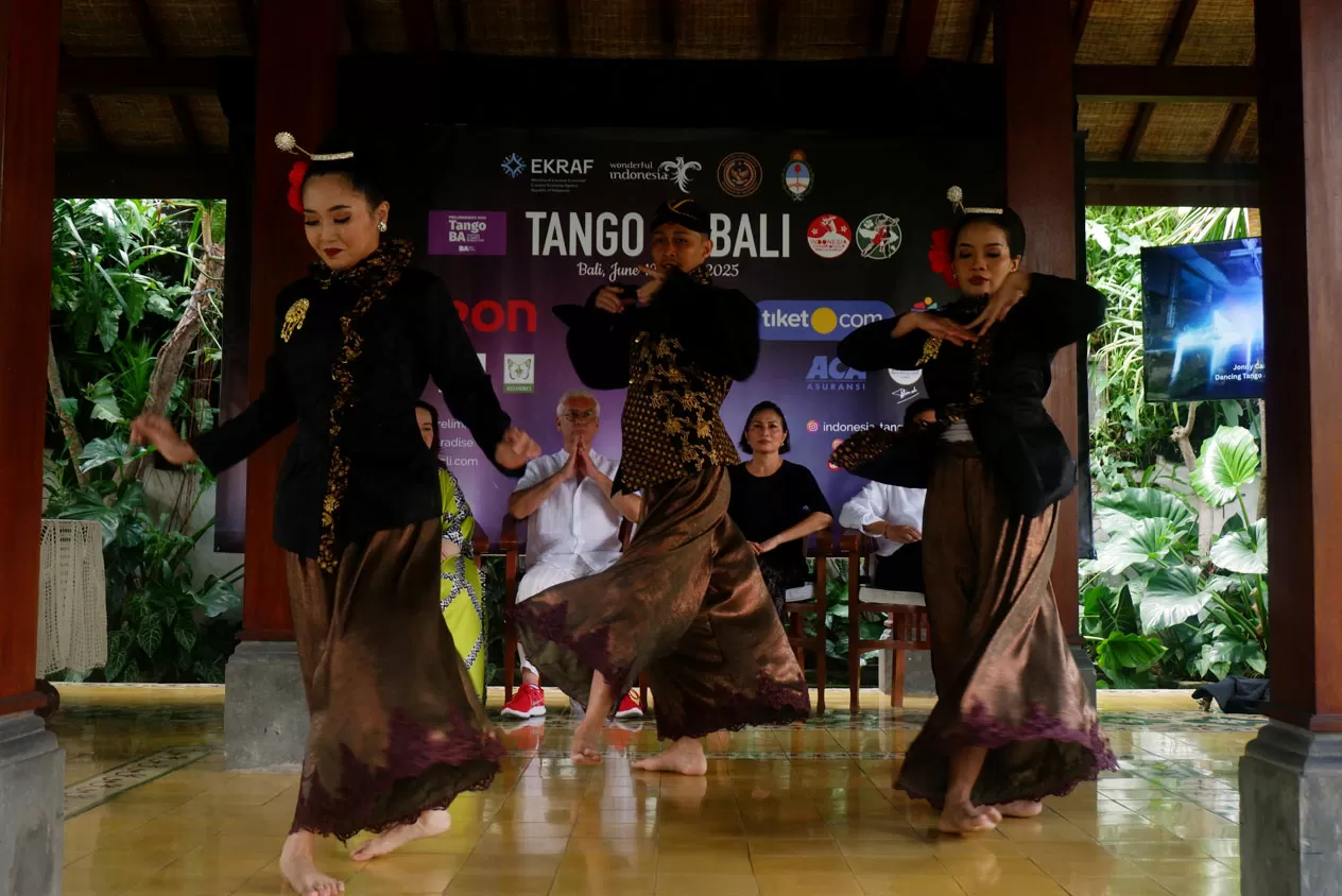 Tango in Paradise dan...