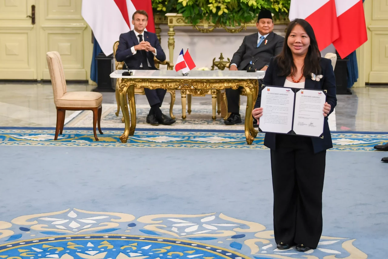 Disaksikan Prabowo dan...