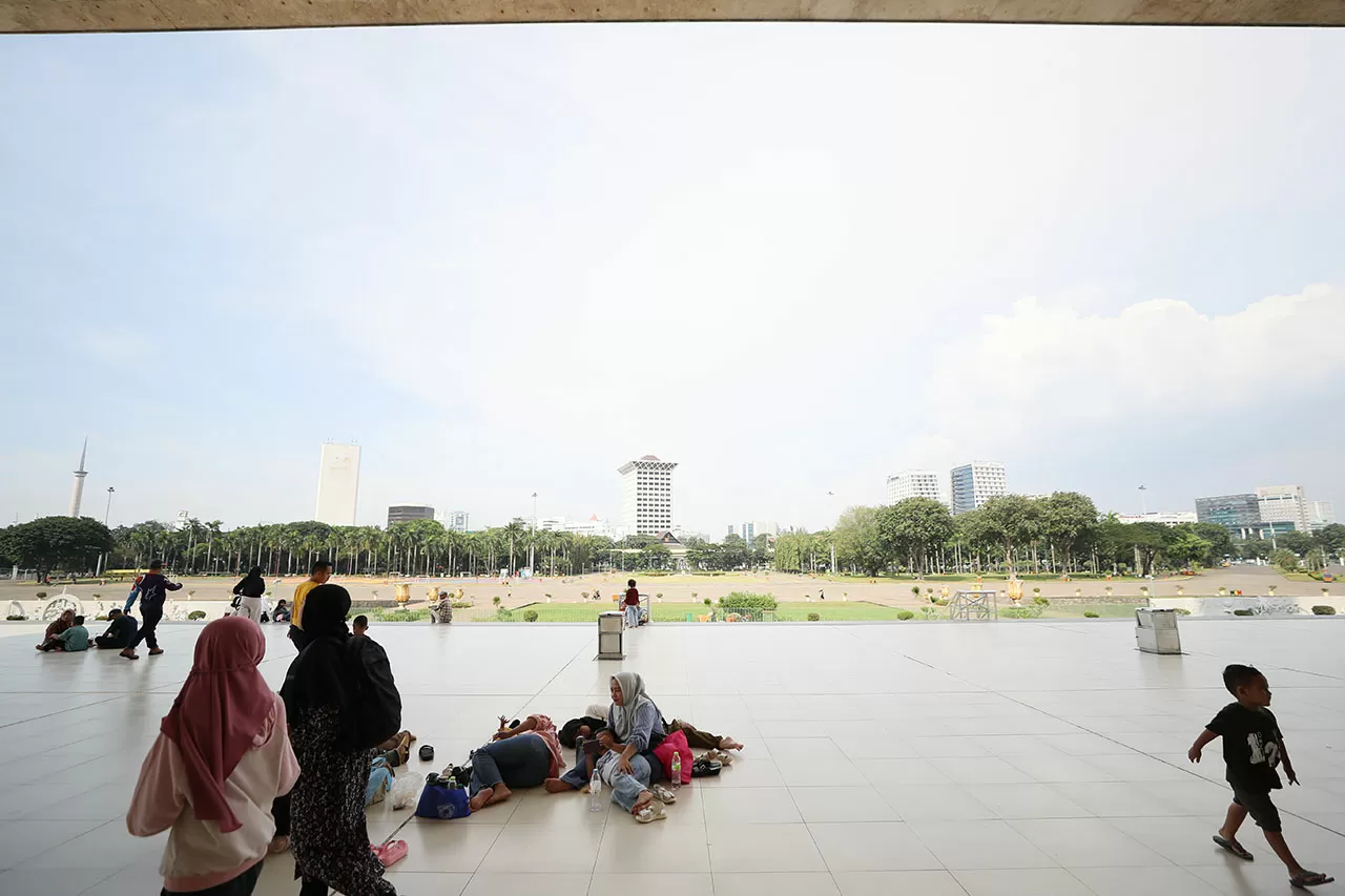 Monas Dipadati Pengunjung...