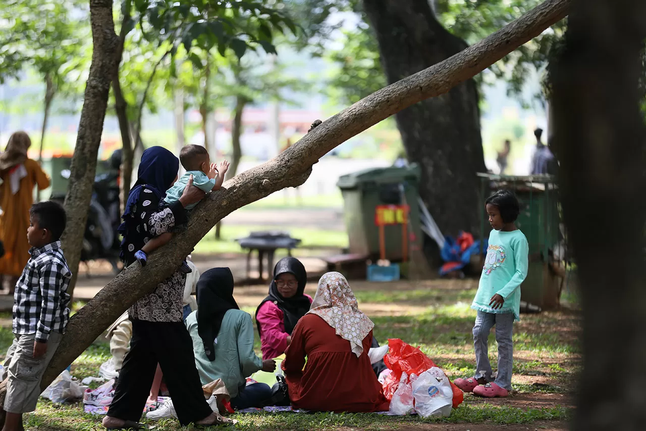 Monas Dipadati Pengunjung...