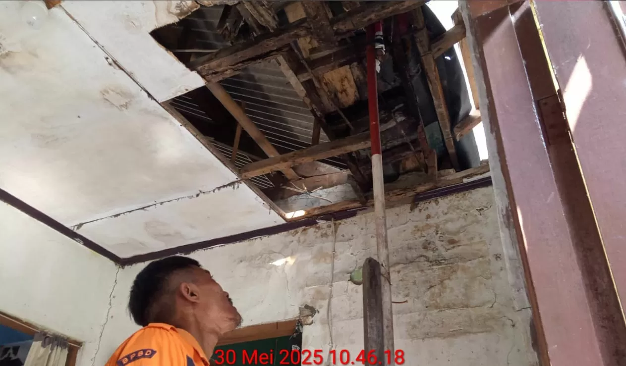 Angin Kencang Rusak...