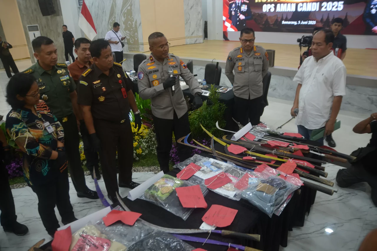 Ratusan Preman Disikat...