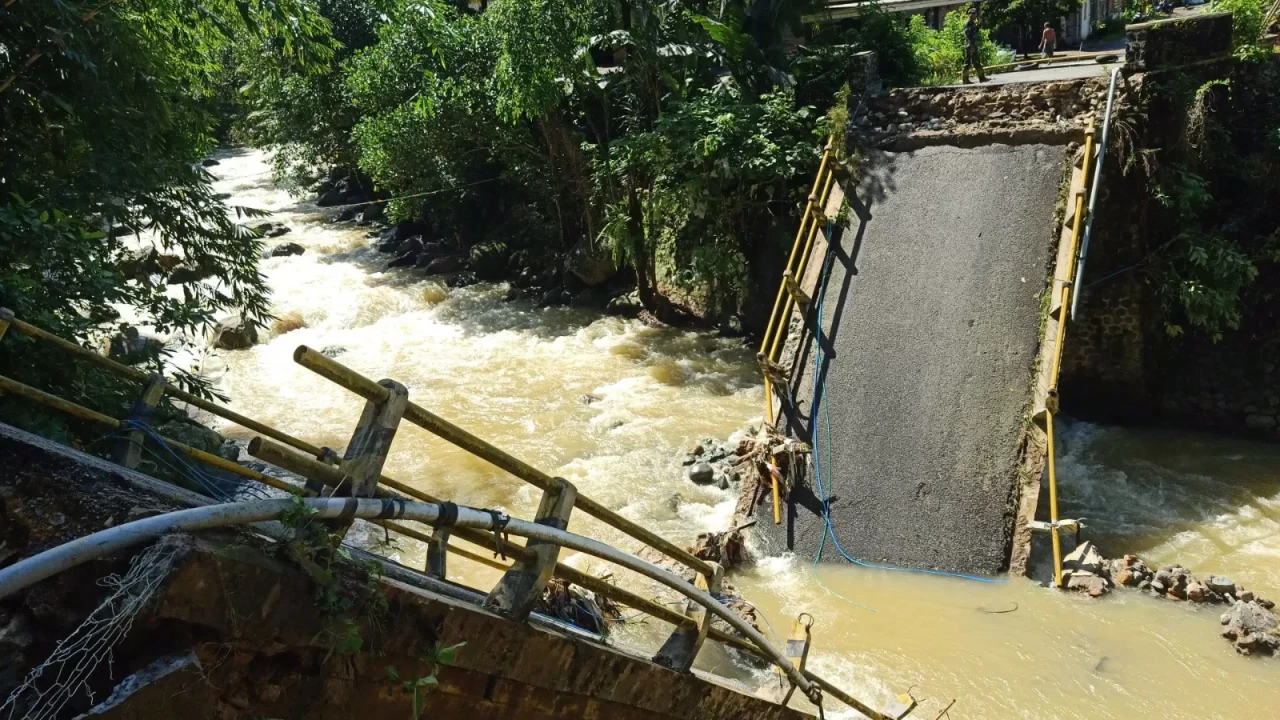 Jembatan Penghubung...