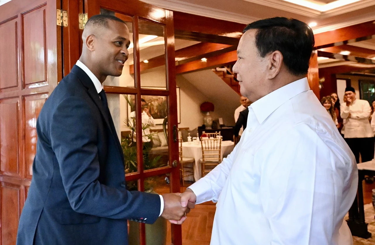 Presiden Prabowo Sambut...