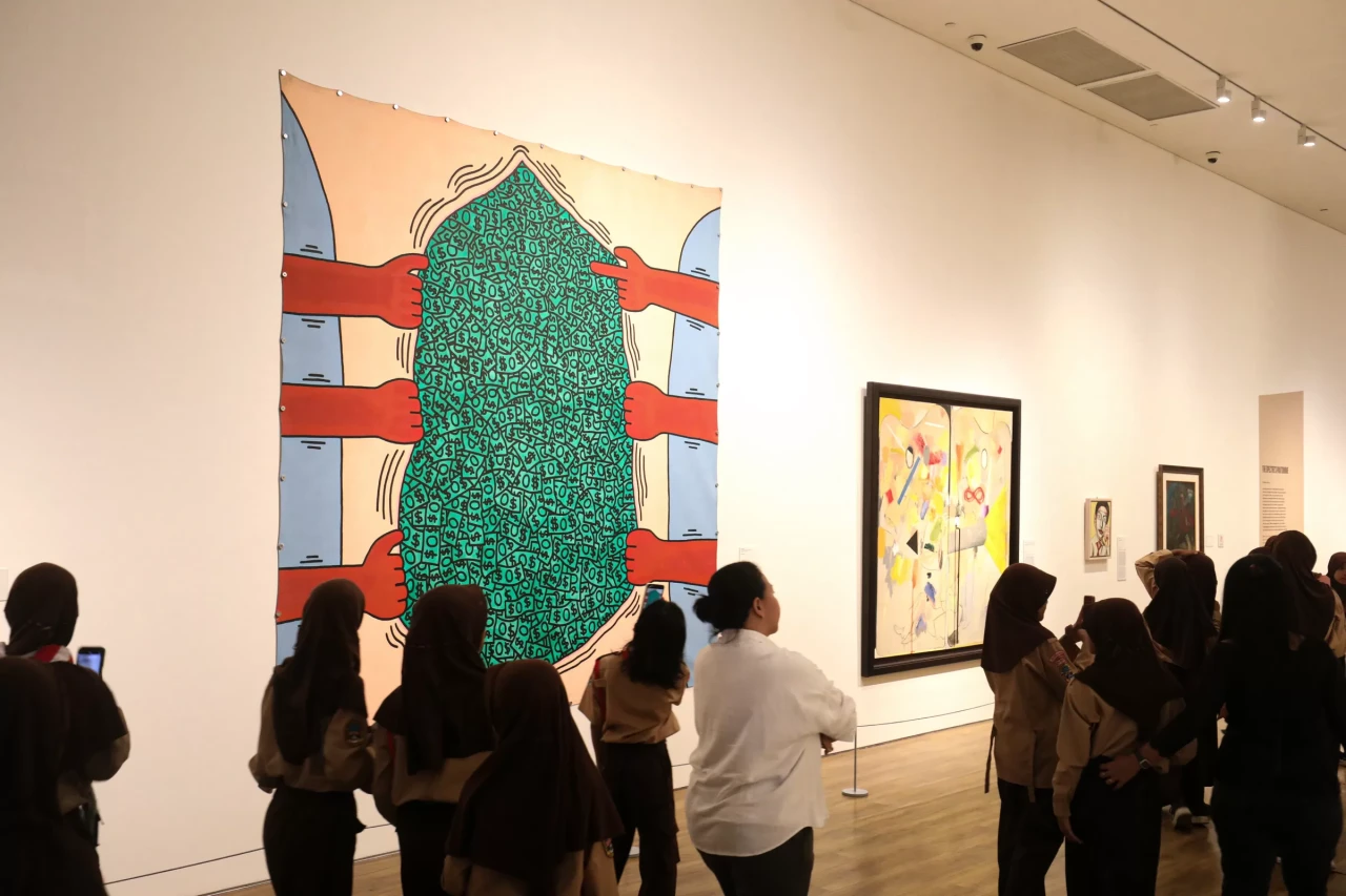 Melihat Pameran Pointing...