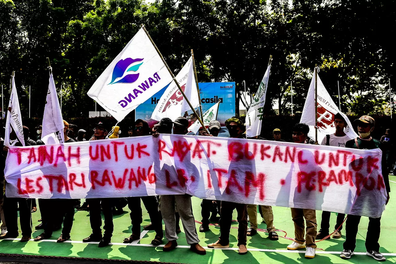 Potret Aksi Warga Tolak...