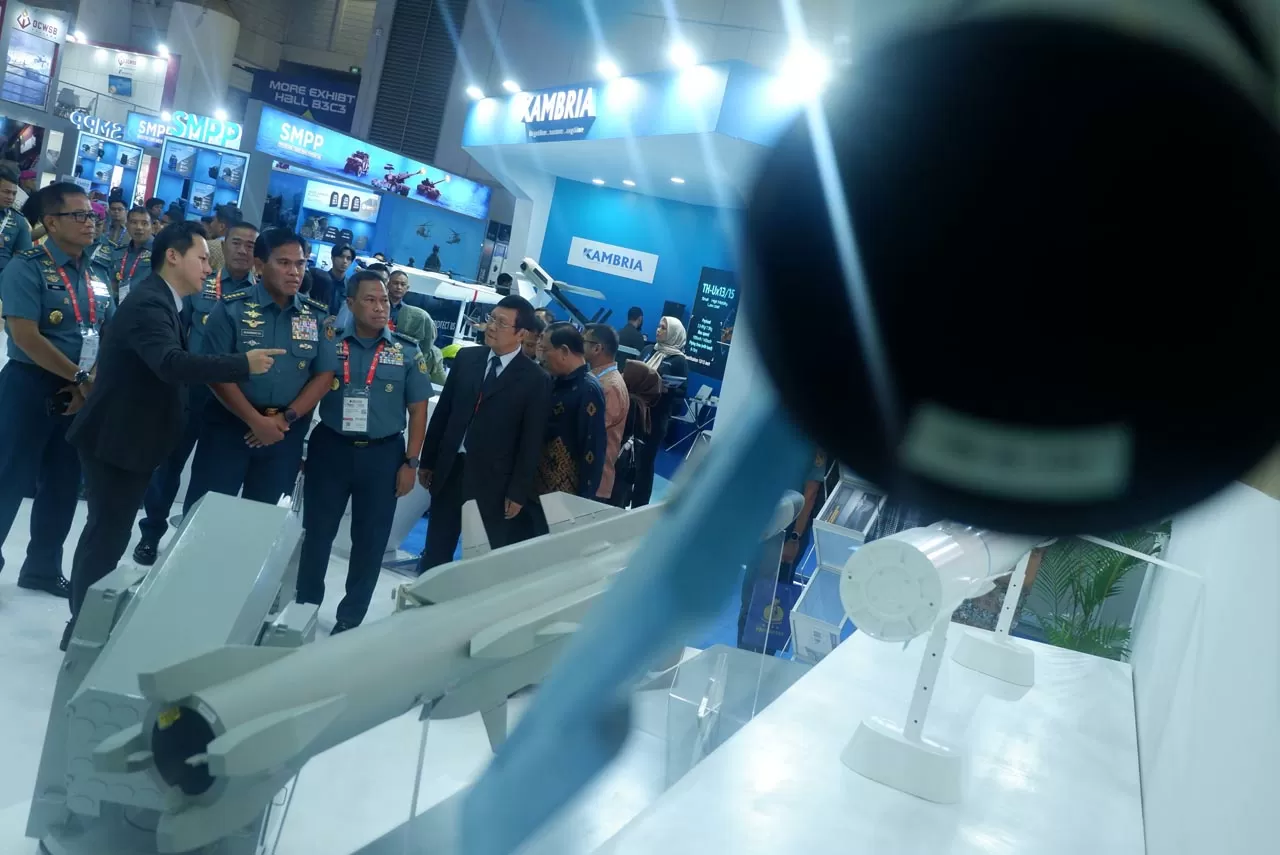 KSAL Tinjau Pameran...