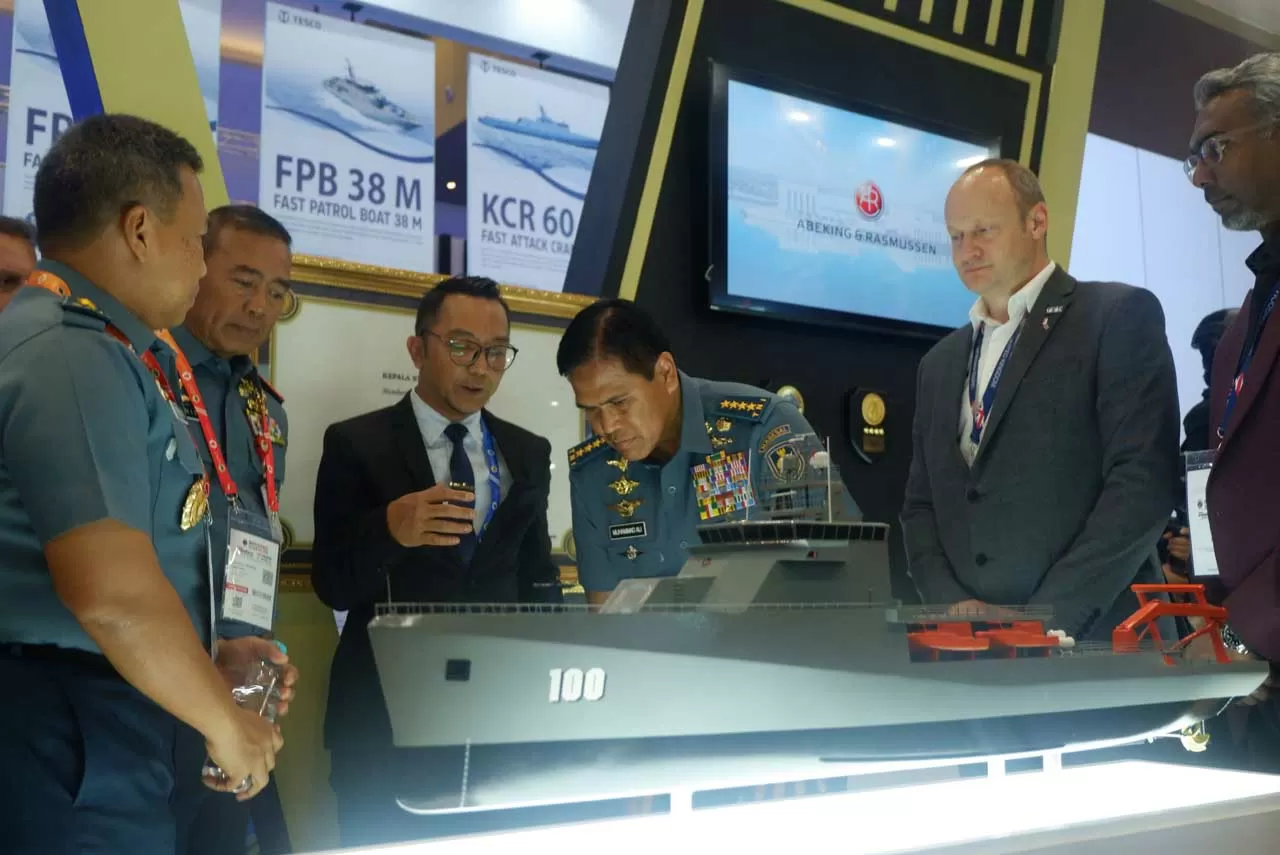KSAL Tinjau Pameran...