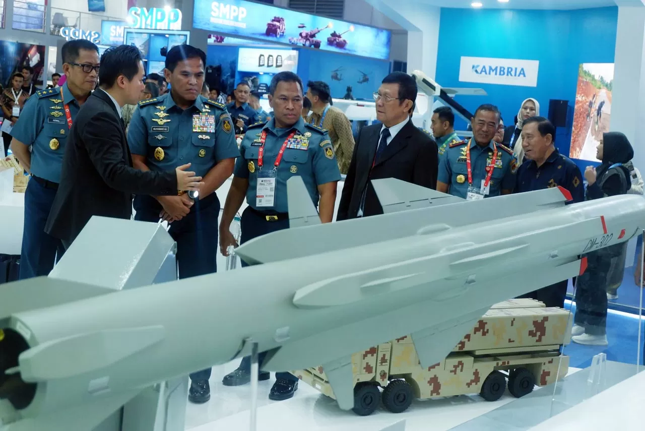 KSAL Tinjau Pameran...