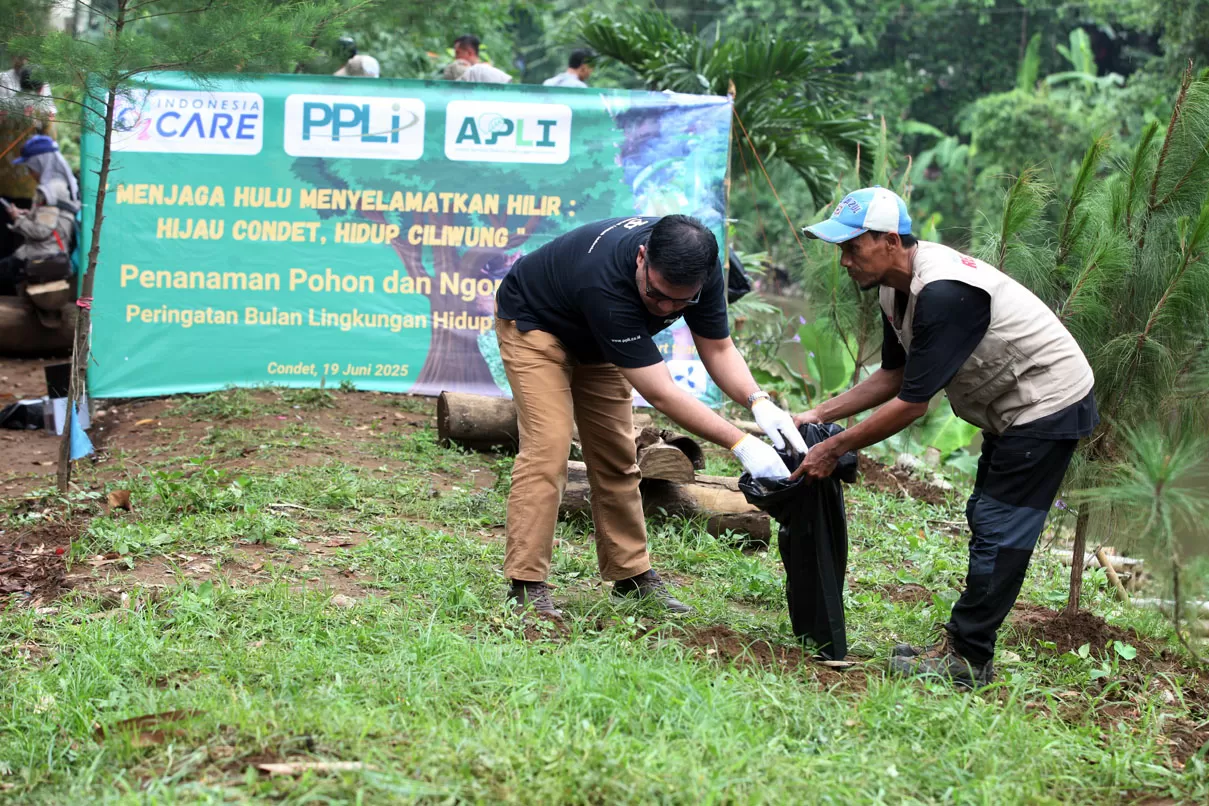 Aksi Bersih Ciliwung:...