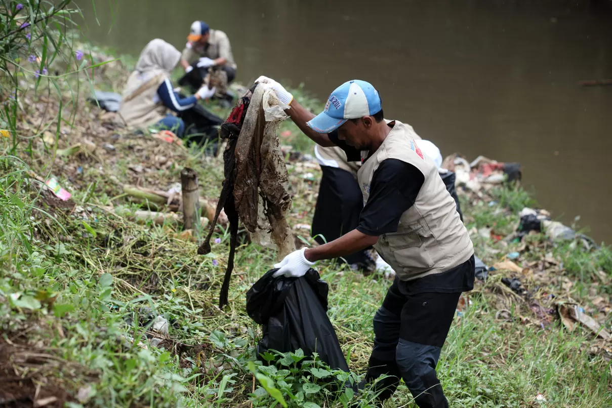 Aksi Bersih Ciliwung:...