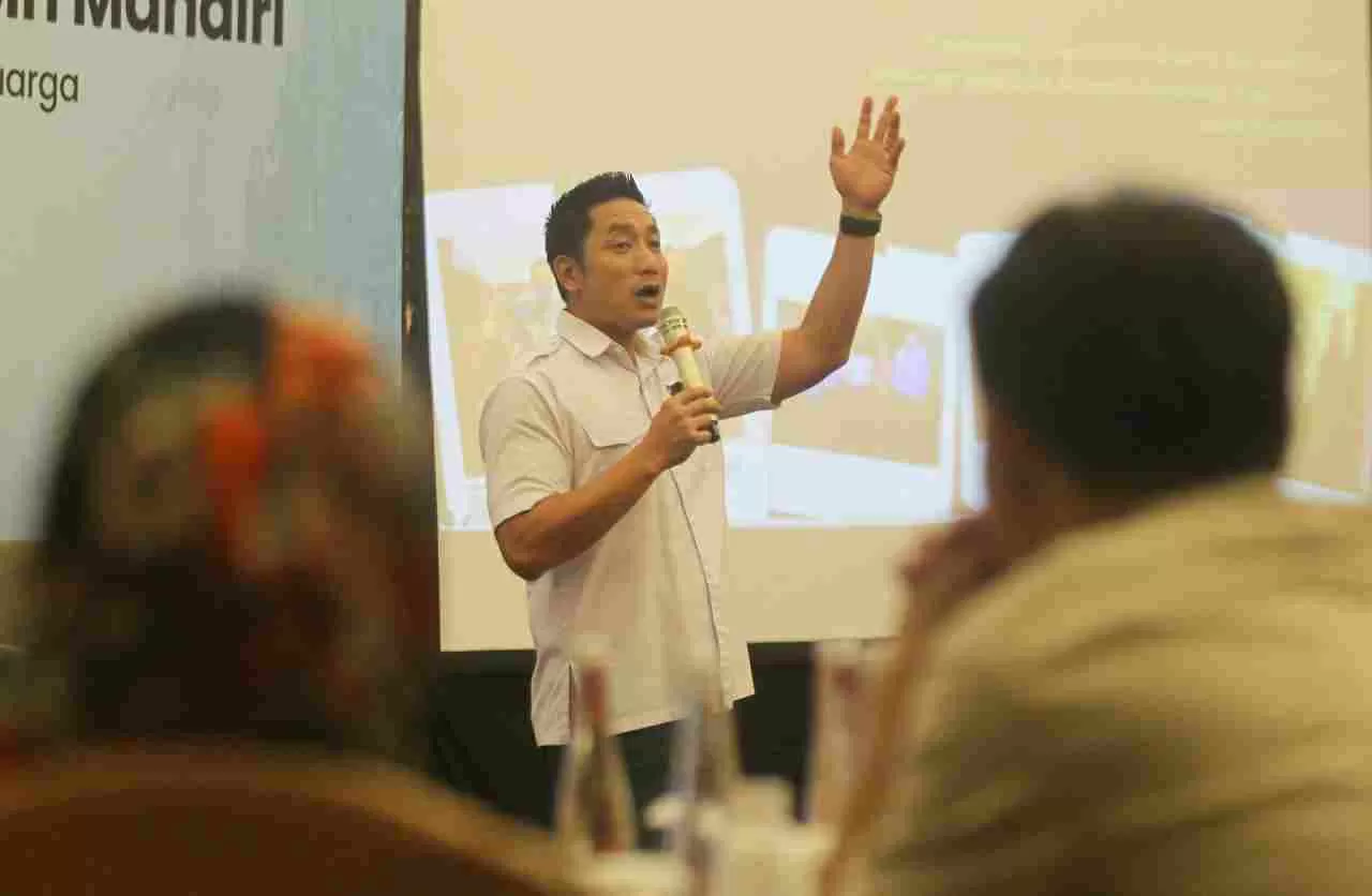 AXA Mandiri Berikan...