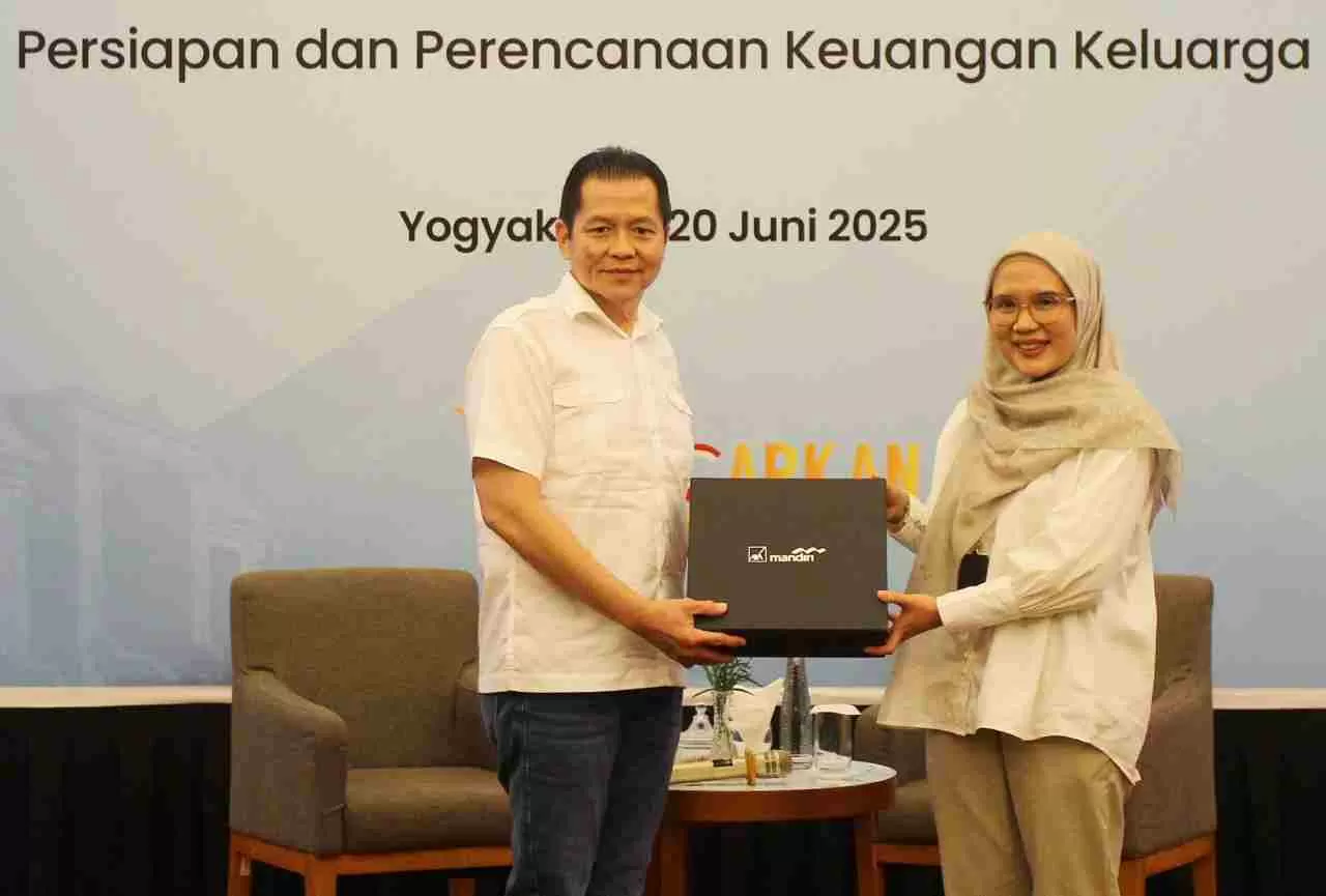 AXA Mandiri Berikan...