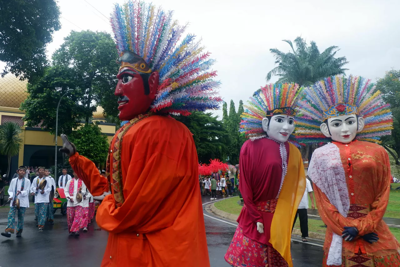 Atraksi Parade Ondel-Ondel...