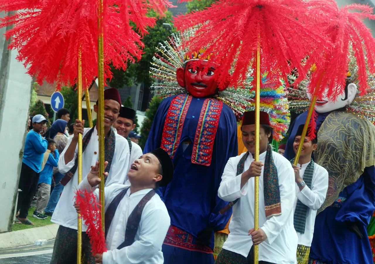 Atraksi Parade Ondel-Ondel...