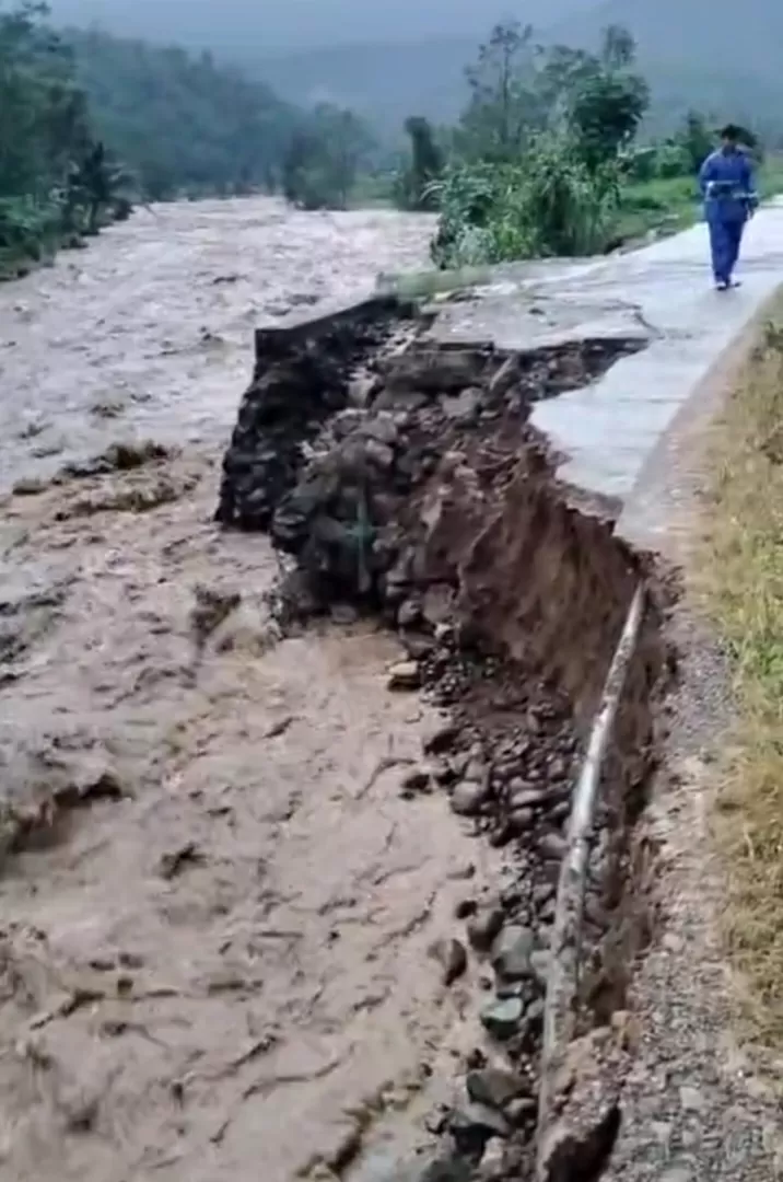 Dua Jembatan Putus Akibat...