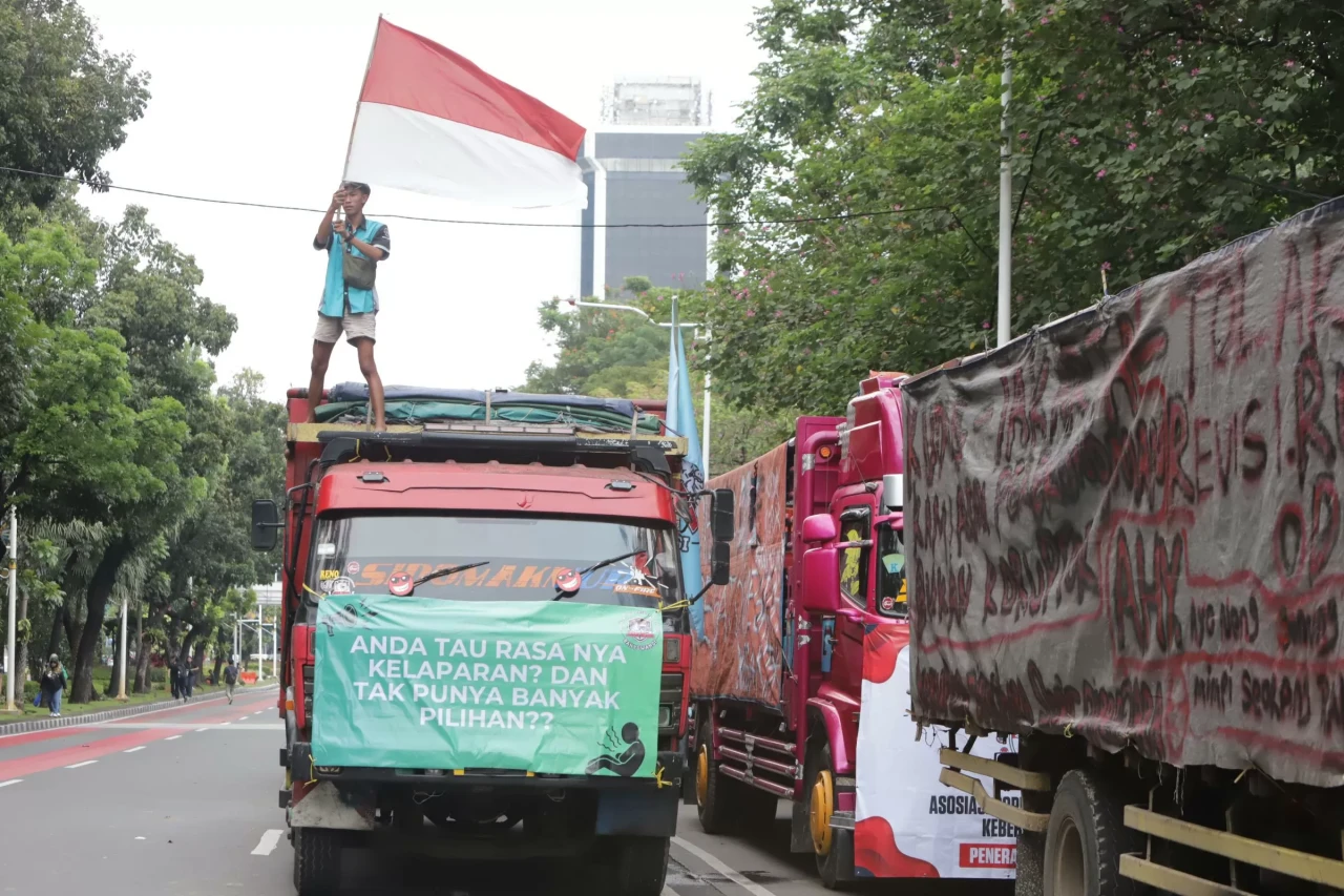 Tolak ODOL, Ratusan...