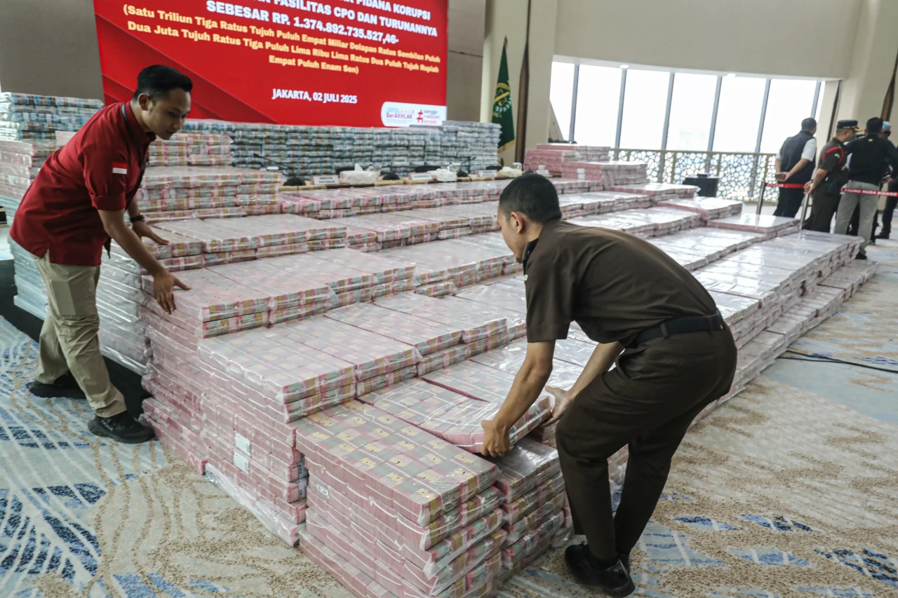 Penampakan Uang Rp 1,3...
