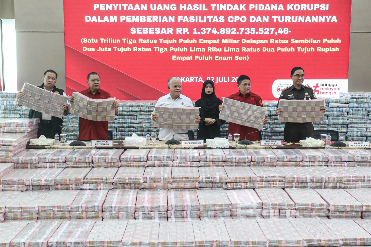 Penampakan Uang Rp 1,3...