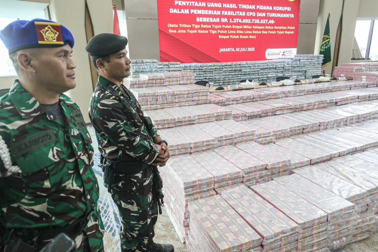 Penampakan Uang Rp 1,3...