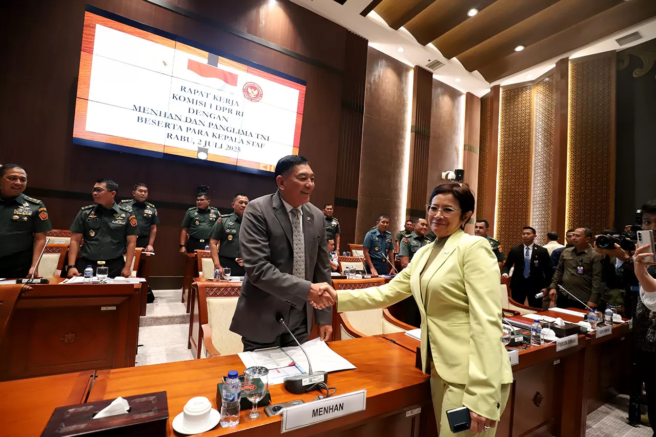 Komisi I DPR Gelar Raker...