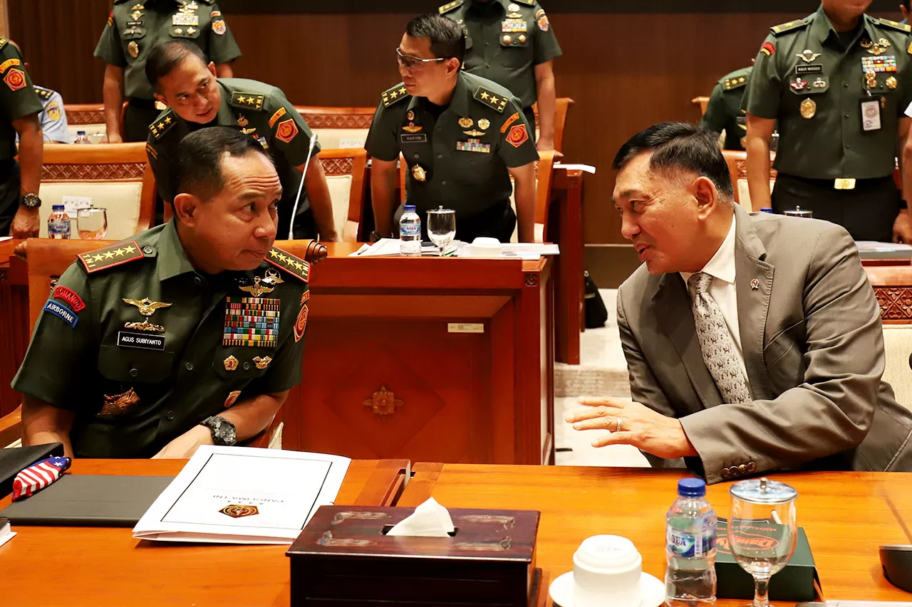 Komisi I DPR Gelar Raker...