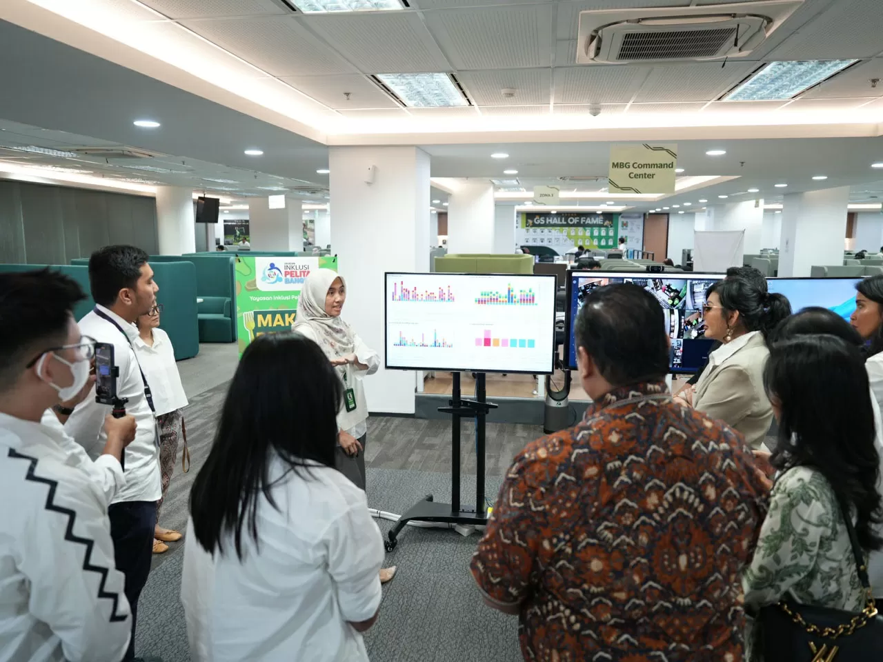 Teknologi AI Bantu Cek...