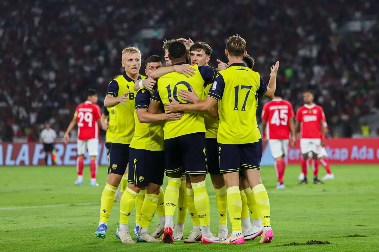 Oxford United Hancurkan...