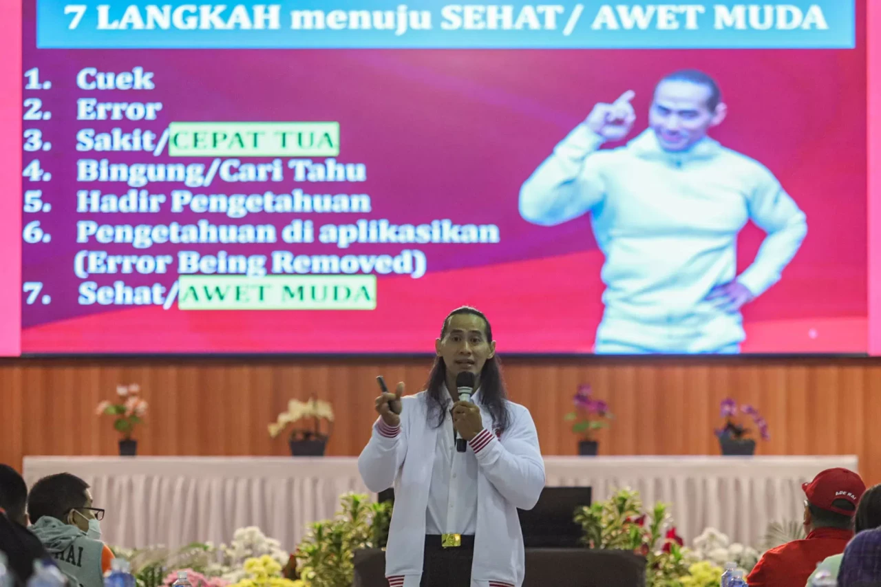 Ade Rai Berikan Edukasi...