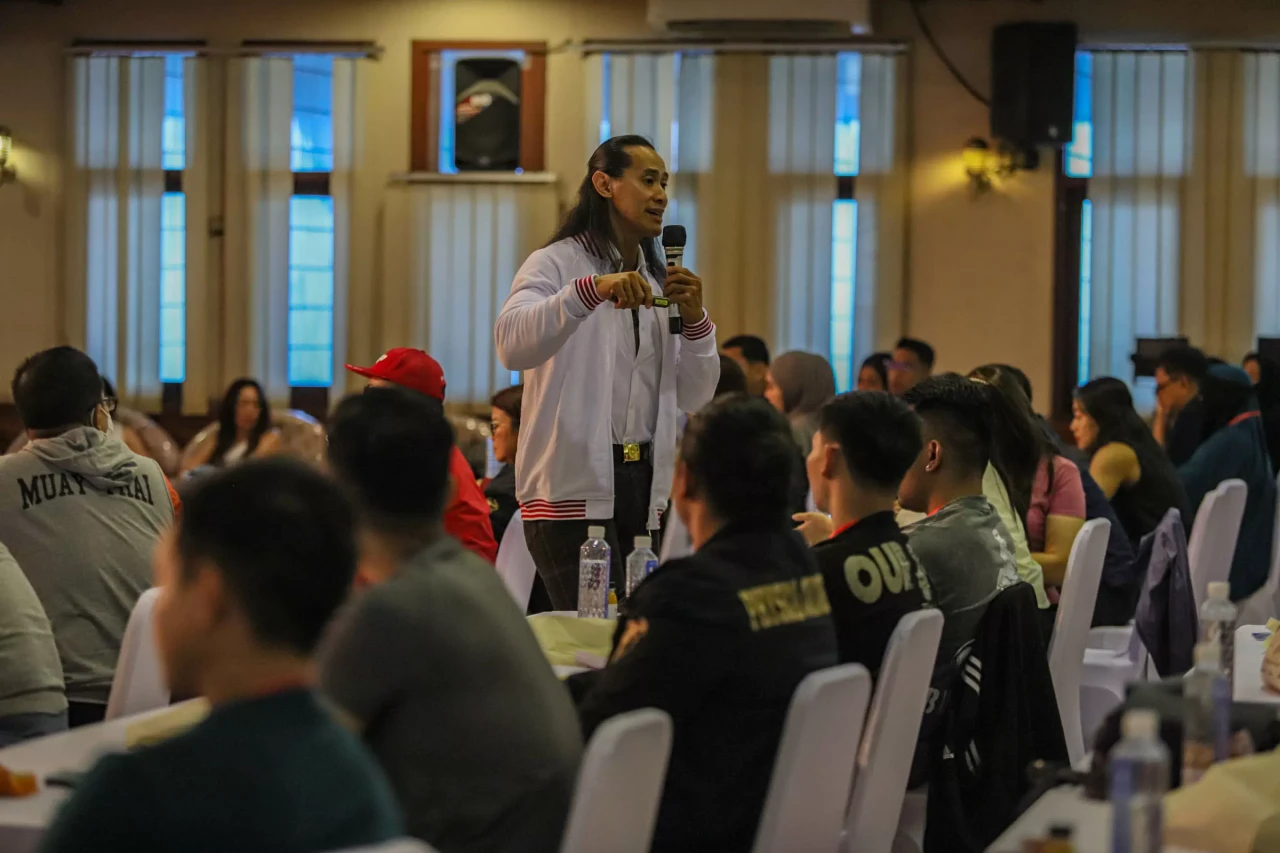 Ade Rai Berikan Edukasi...