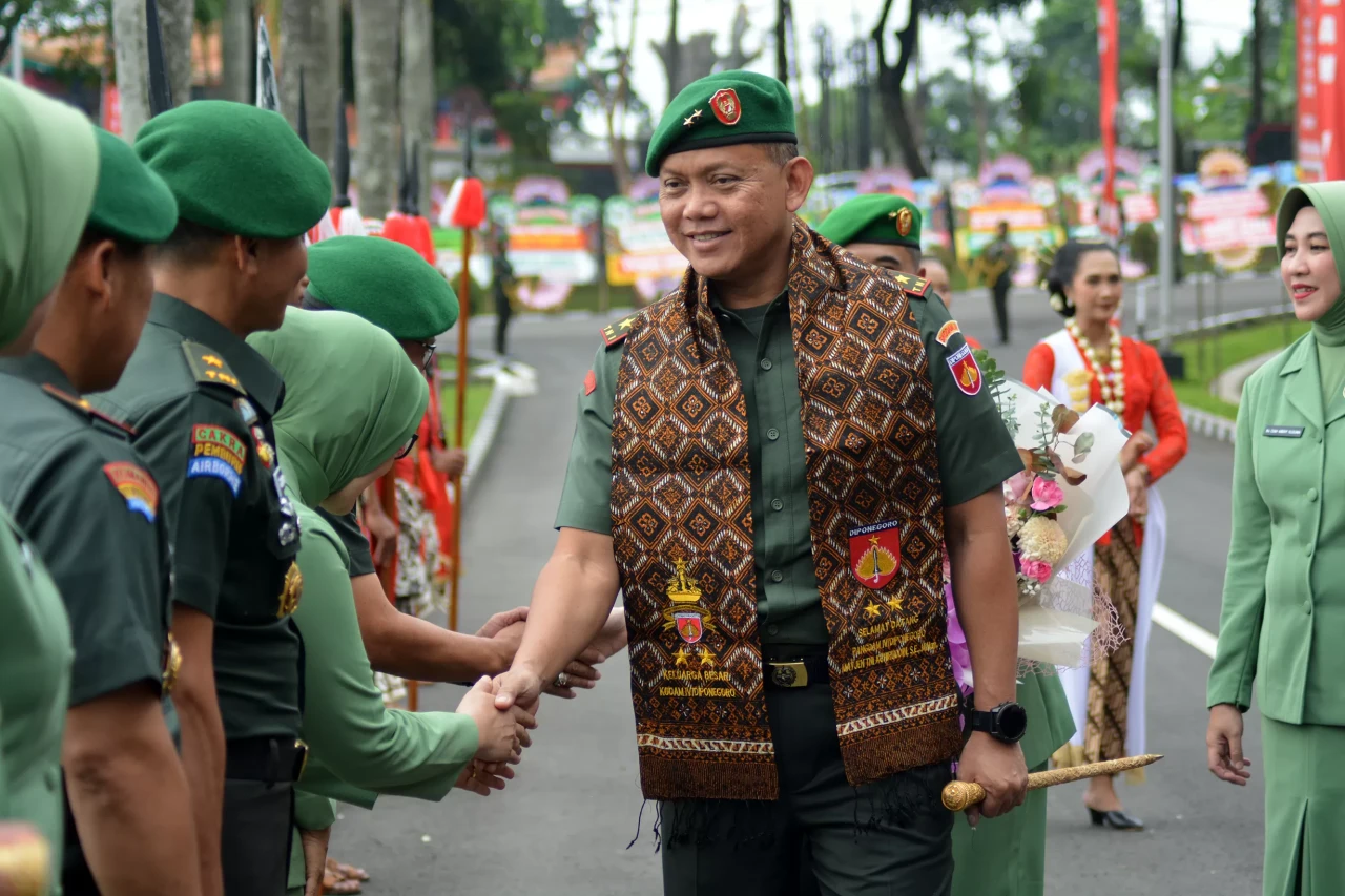 Mayjen TNI Achiruddin...