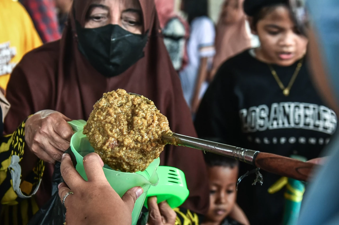 Potret Pembagian Bubur...