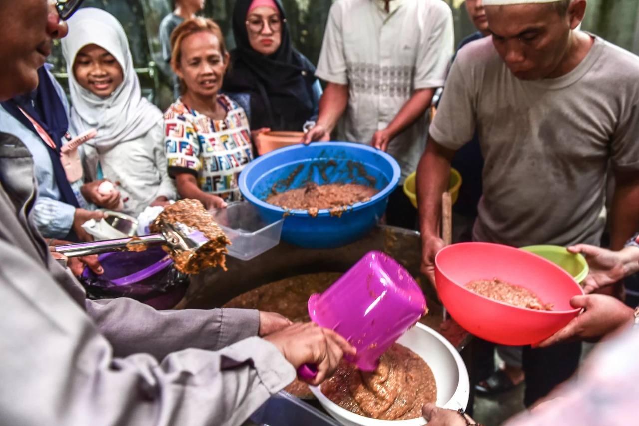 Potret Pembagian Bubur...