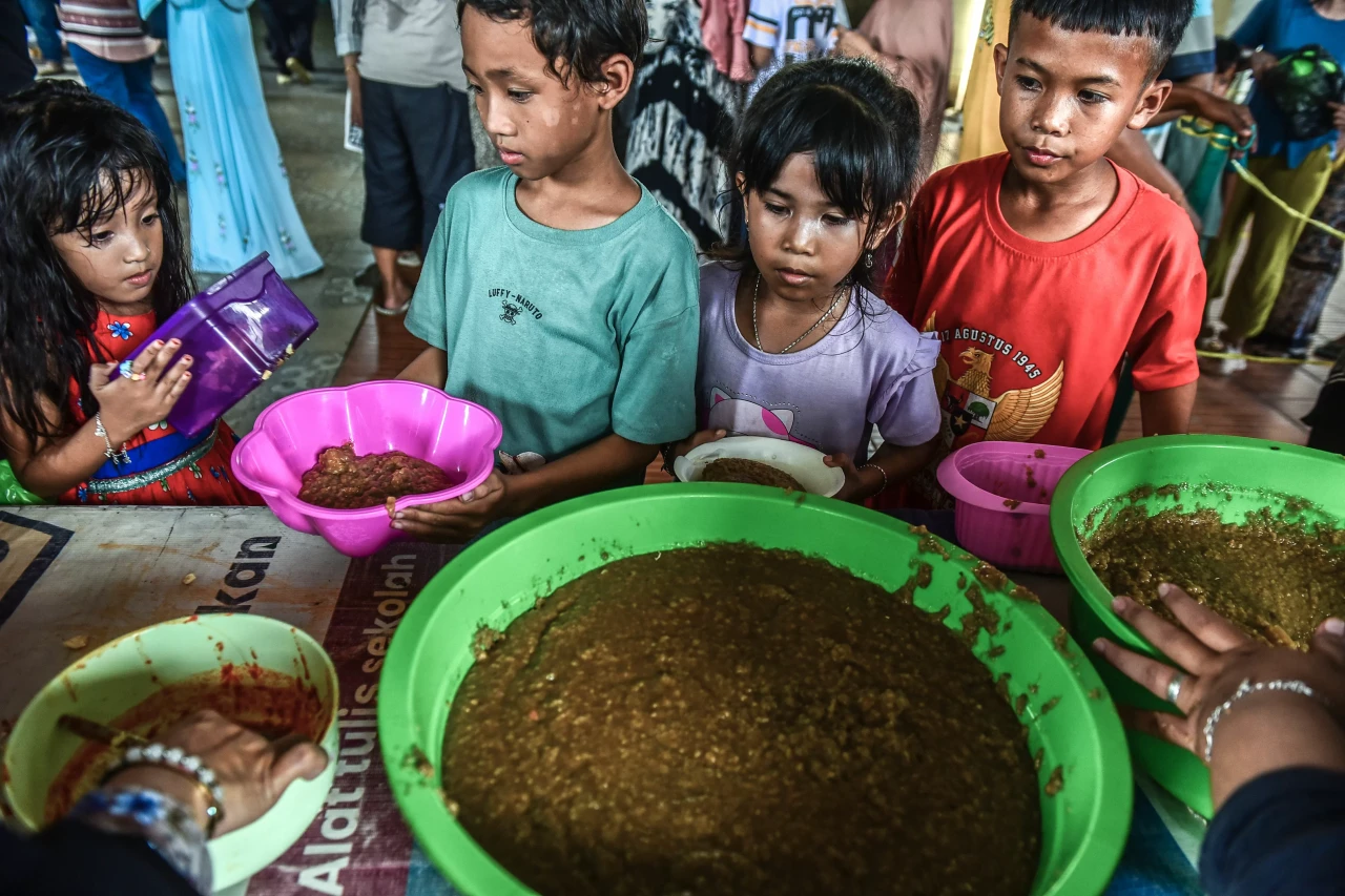 Potret Pembagian Bubur...