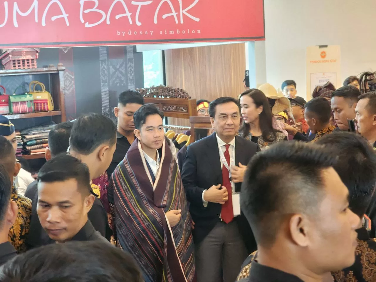 Wapres Gibran Hadiri...