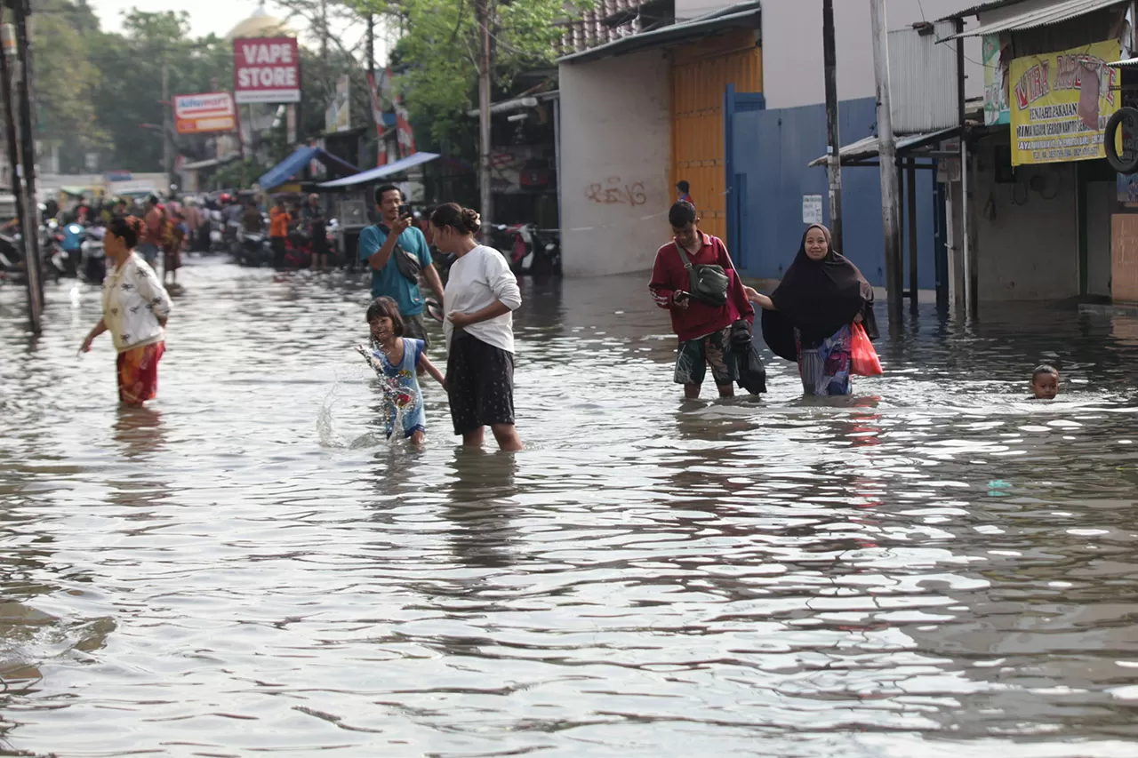 Banjir Setinggi 1 Meter...