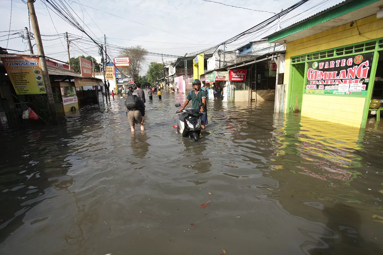 Banjir Setinggi 1 Meter...