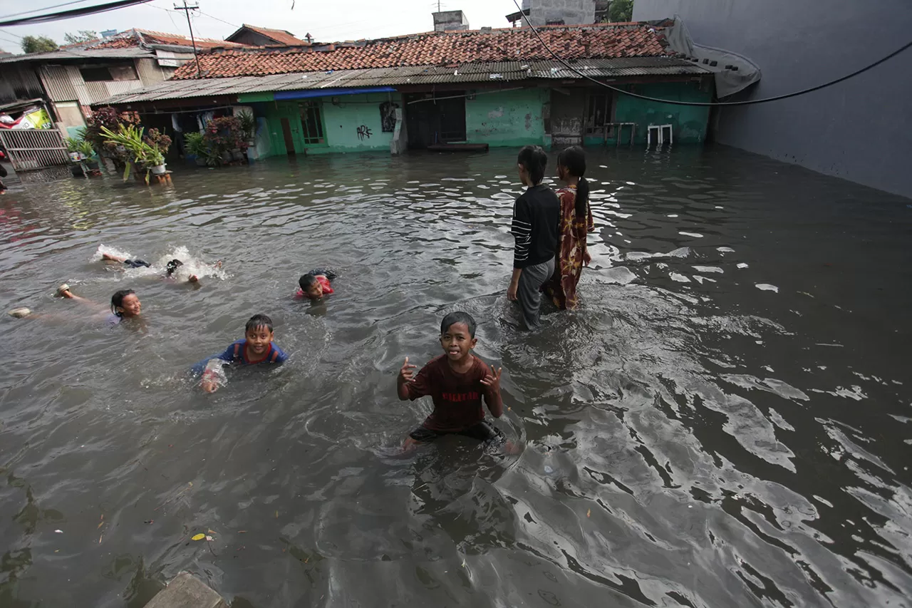Jakarta Dikepung Banjir,...
