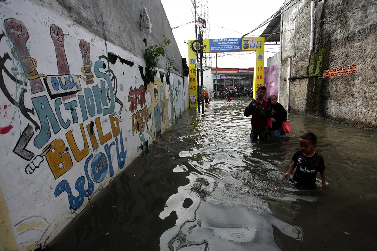 Jakarta Dikepung Banjir,...