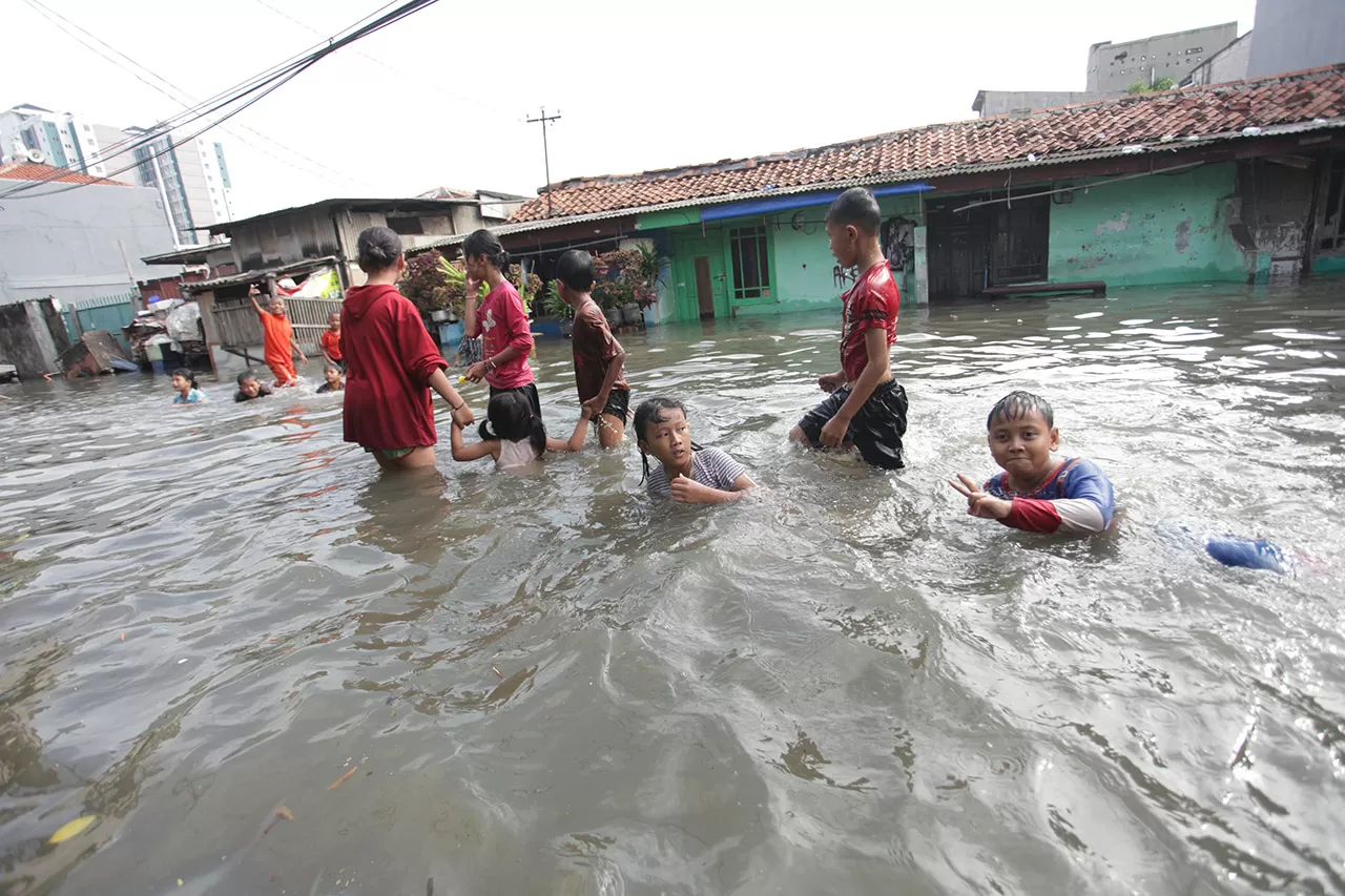 Jakarta Dikepung Banjir,...
