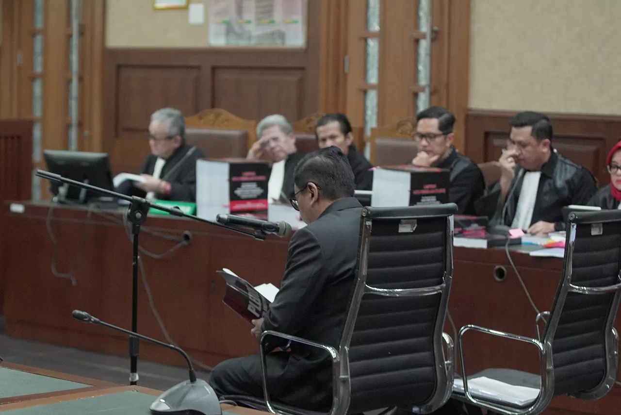 Hasto Kristiyanto Bacakan...