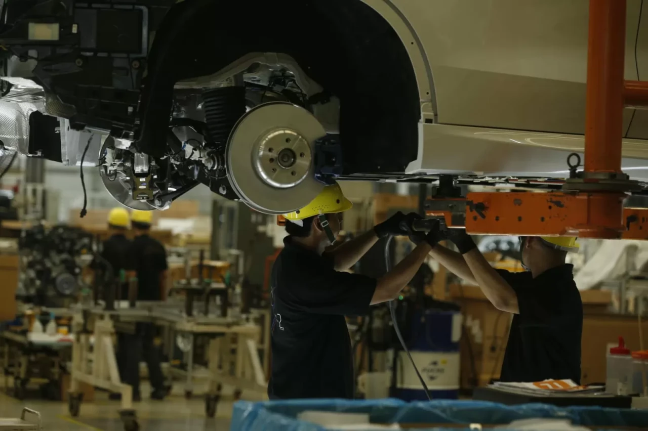 BMW Tingkatkan Produksi...