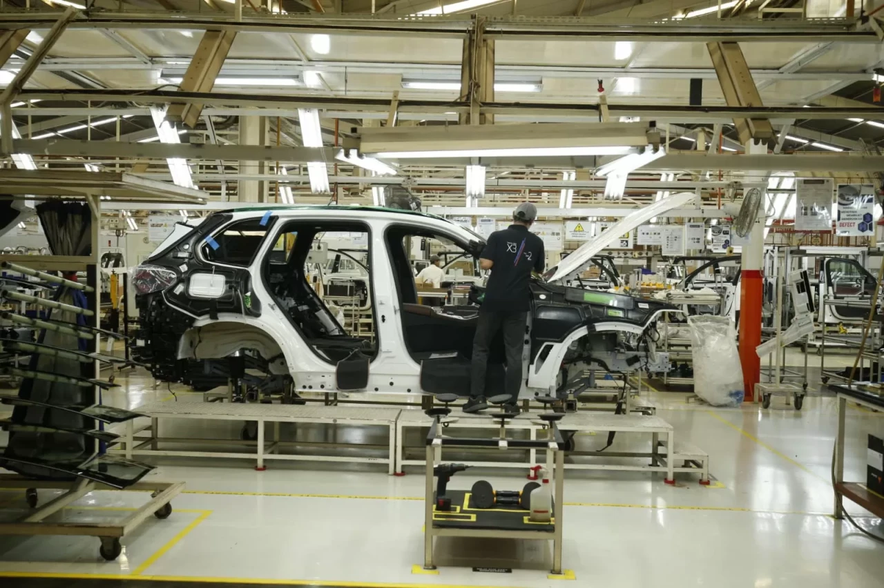 BMW Tingkatkan Produksi...
