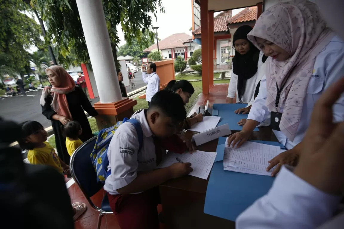 Seragam Merah Putih,...