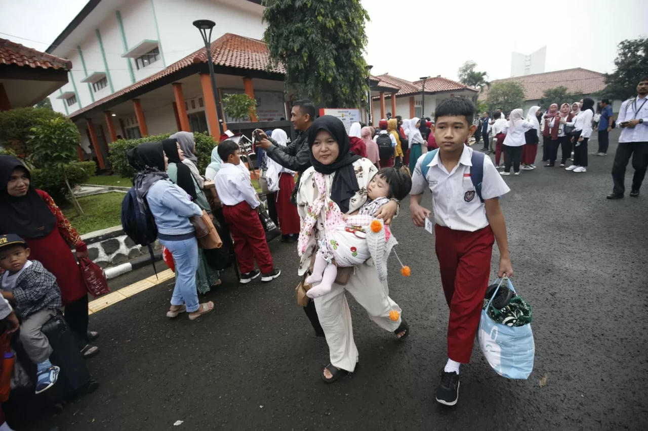 Seragam Merah Putih,...