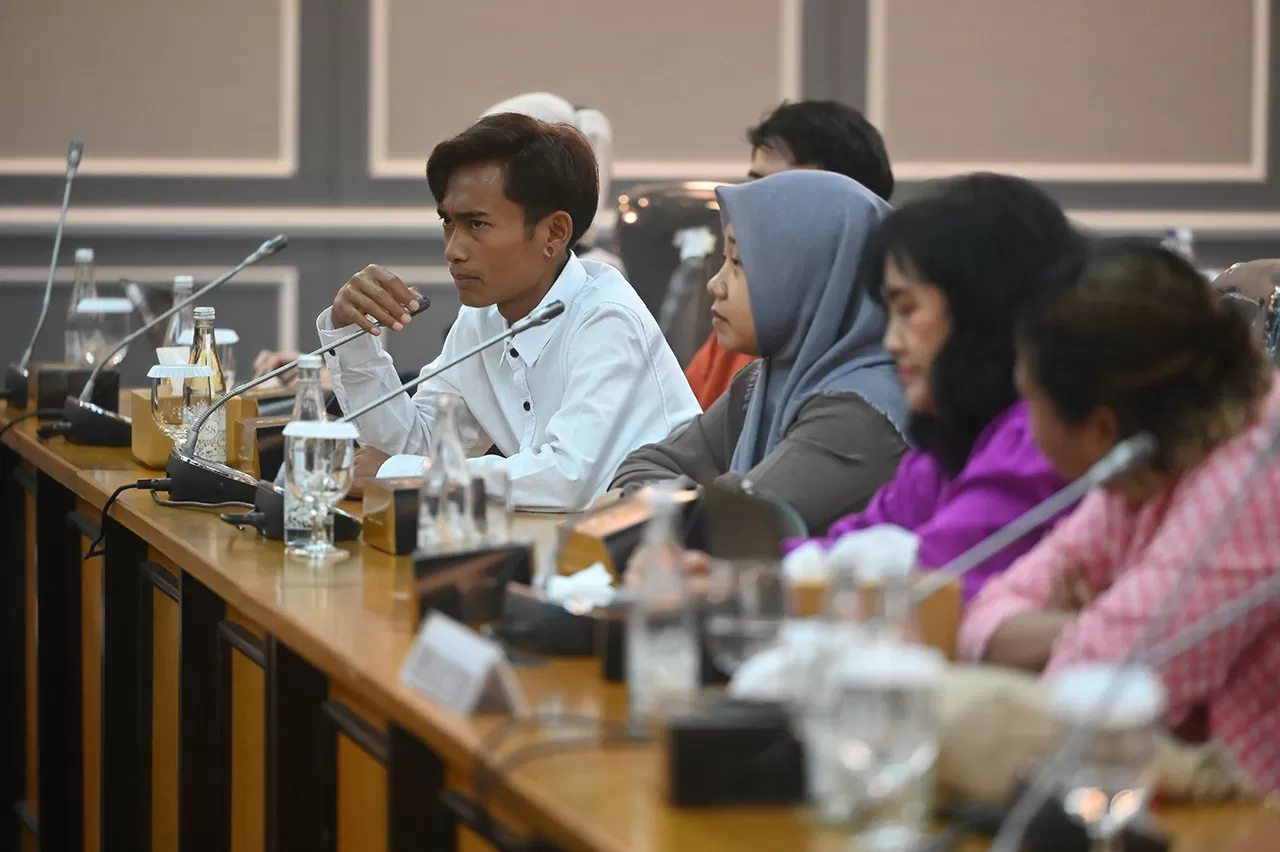 Korban Beri Kesaksian,...