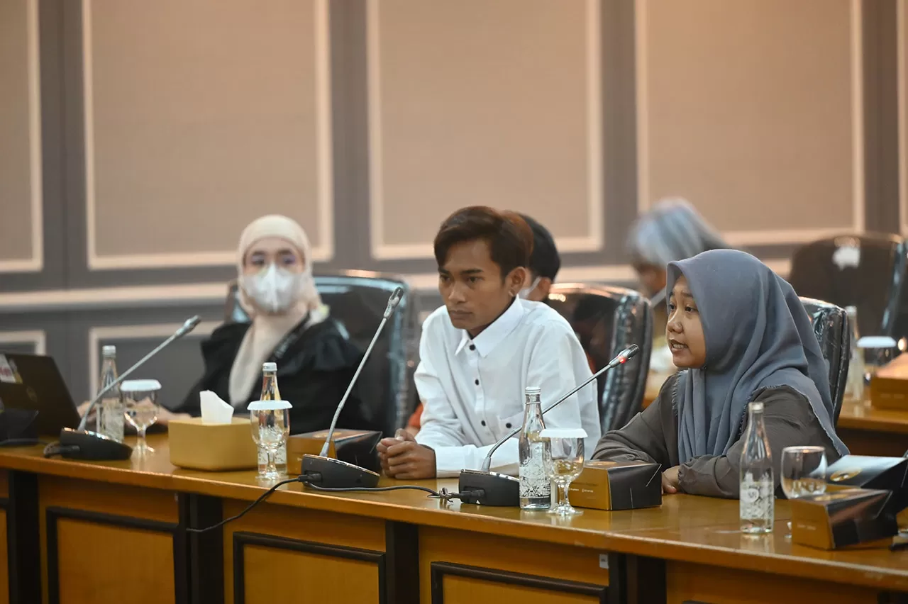 Korban Beri Kesaksian,...