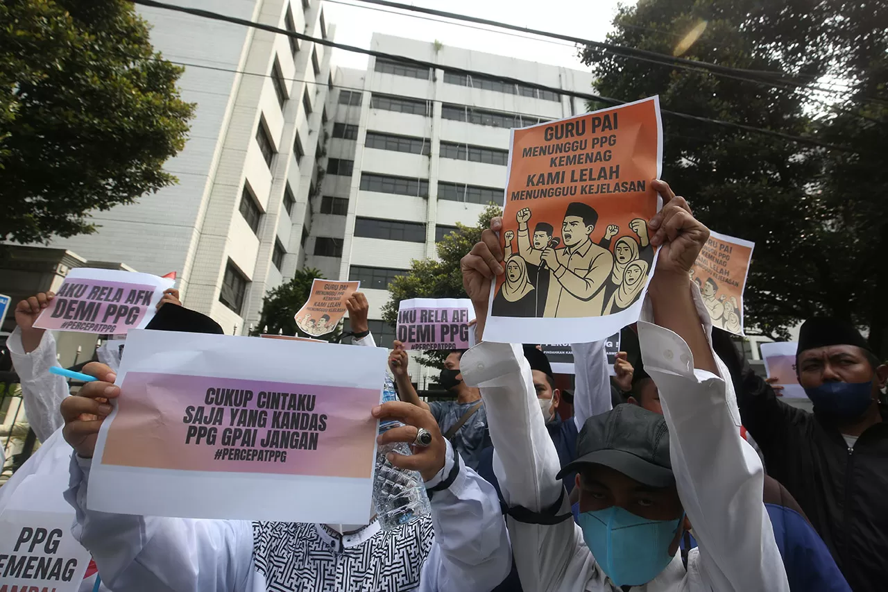 Guru Pendidikan Agama...