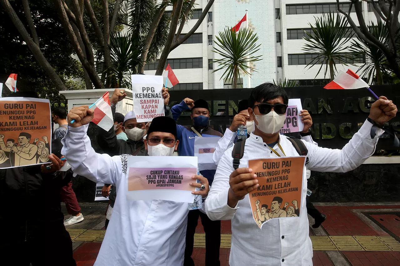 Guru Pendidikan Agama...